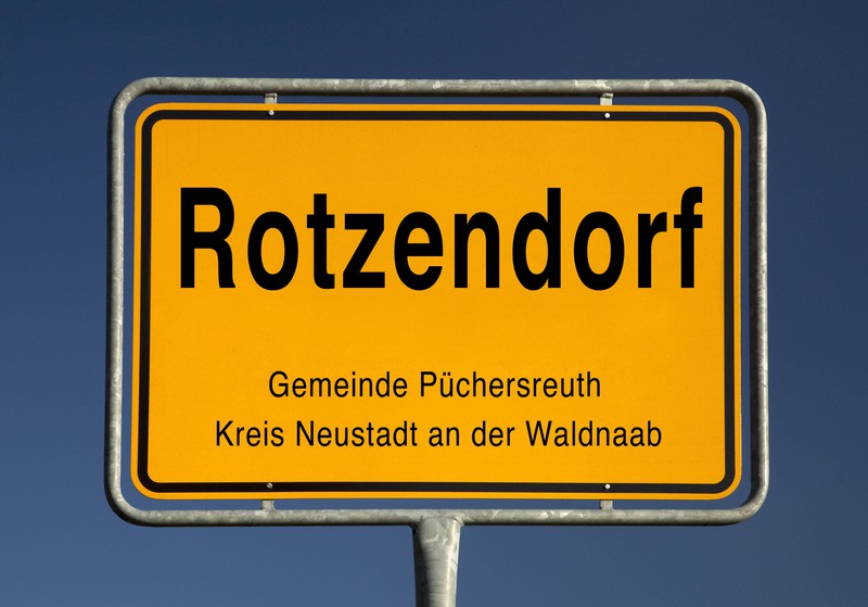 Das Ortsschild "Rotzendorf".