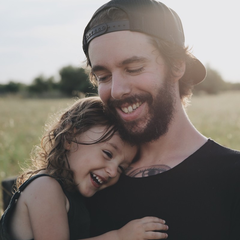 Der italienisch aussehende Papa ist stolz, wenn das Mädchen einen schönen Vornamen bekommt.
