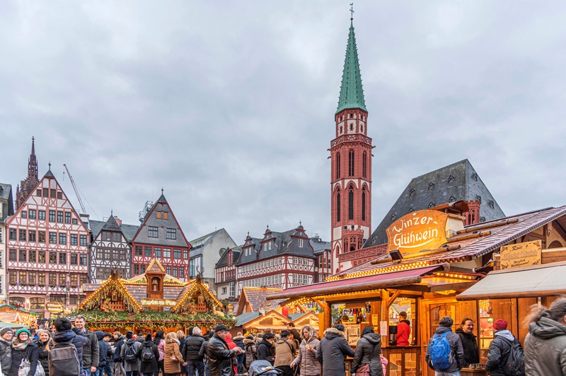Der Weihnachtsmarkt in Frankfurt Römerberg ist einer der größten in Deutschland.