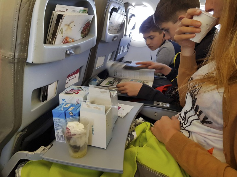 Essen im Flugzeug: Das solltest du auf keinen Fall essen!