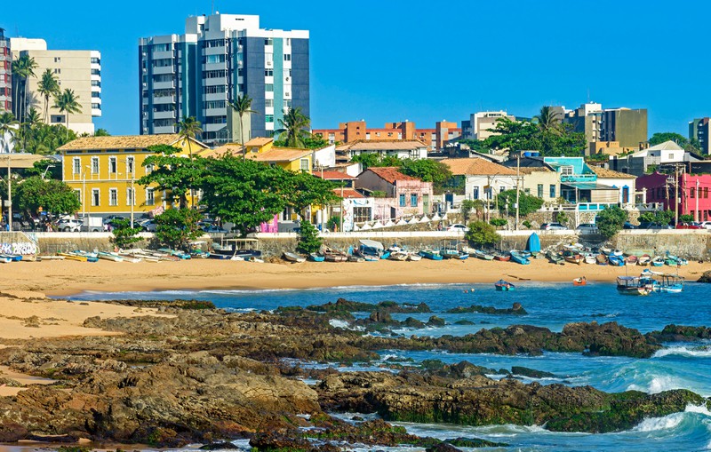 Salvador, die Hauptstadt des Bundesstaates Bahia in Brasilien, ist eine faszinierende Stadt mit reichem kulturellen Erbe und wunderschöner Architektur.