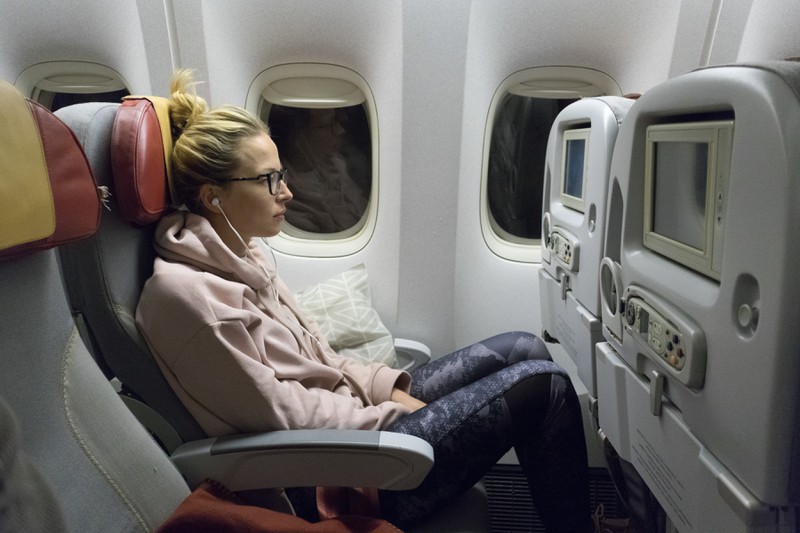 Im Flugzeug ist vielen Fluggästen besonders kalt. Doch warum ist das so?