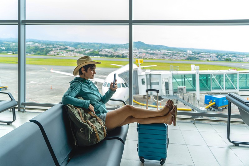 Wenn du alleine reist, ist es für die Fluggesellschaft leichter, dir einen anderen Platz zu geben.