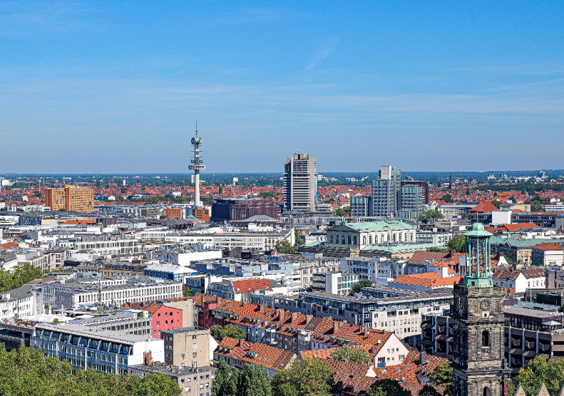 In Hannover geht es mit ca. 15.000 Straftaten pro 100.000 Einwohner im Durchschnitt nur minimal gewalttätiger zu als in Frankfurt.