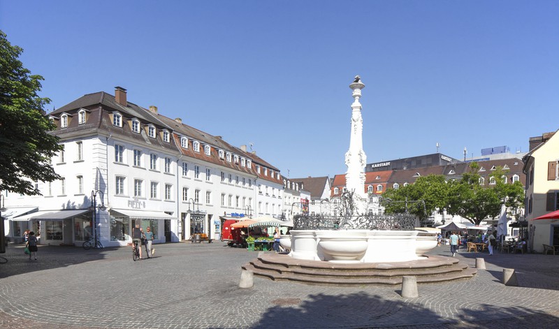 Saarbrücken ist die Landeshauptstadt des Saarlandes und mit 181.959 Einwohnern zugleich dessen größte Stadt und einzige Großstadt.