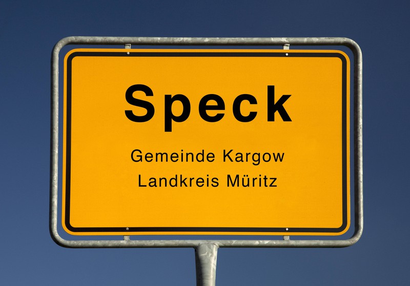 „Speck“ ist auch ein Ort in Deutschland.