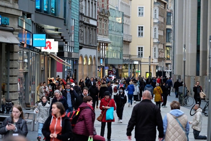 Enge und überfüllte Straßen mit viel grau machen Leipzig für viele äußerst unattraktiv.