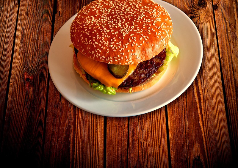 Deshalb solltest du bei McDonald's zwei Burger bestellen