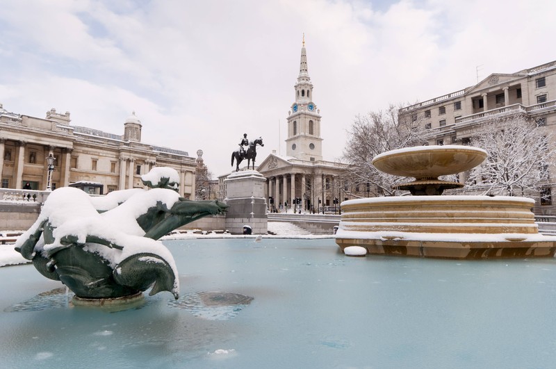 Im Winter verzaubert London mit Lichtern, Weihnachtsmärkten, Winter Wonderland und kulturellen Highlights.