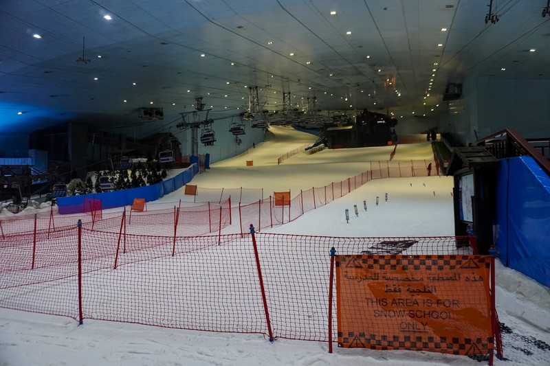 In Dubai wurde eine Indoor-Skihalle gebaut.