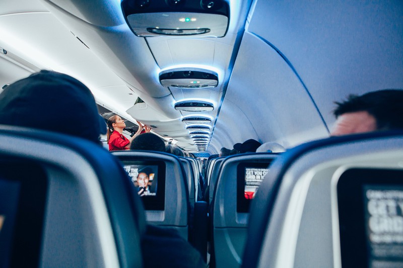 Dieses Getränk solltest du im Flieger bestellen - und dieses nicht!