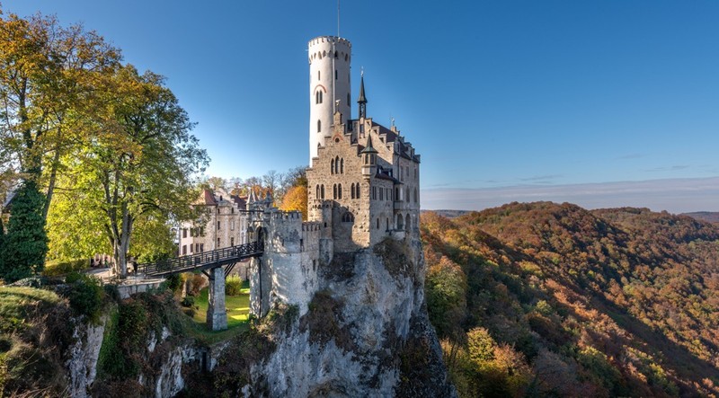 Schloss Lichtenstein steht in Deutschland.