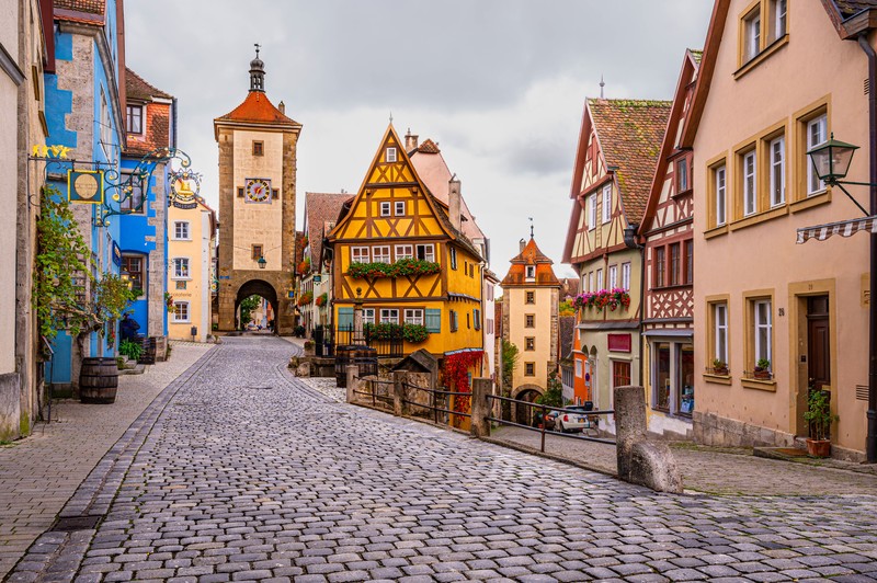 Wer durch Rothenburg ob der Tauber spaziert, fühlt sich wie in einem alten Märchenbuch.