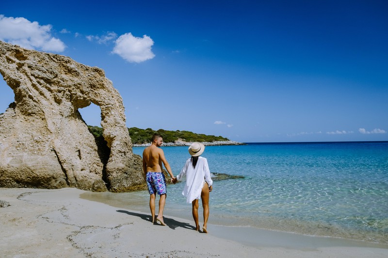 Voulisma, ein besonderer Strand in Kreta, hat besonders blaues Meer.