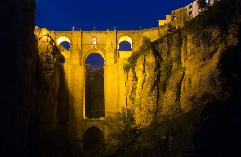 Der Puente Nuevo („neue Brücke“) ist ein Brückenbauwerk in der Stadt Ronda in der andalusischen Provinz Málaga im Süden Spaniens.