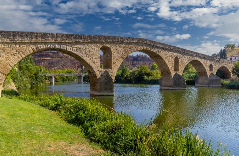 Der Puente Romano in Córdoba ist ein beeindruckendes Relikt aus der Römerzeit.