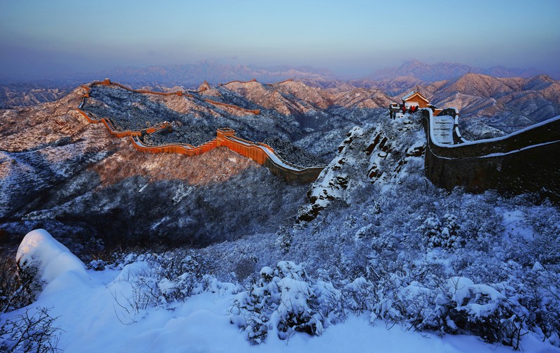 Die Chinesische Mauer lässt sich sehr gut von Peking aus erreichen und ist definitiv einen Tagesbesuch wert.