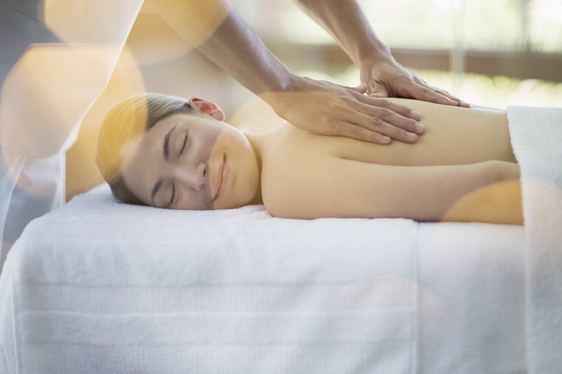 Wenn man Flugangst hat, kann man sich vielleicht mit einer Massage entspannen