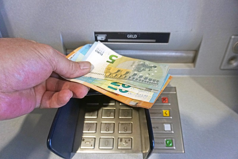 An vielen Automaten kann man mit EC-Karte Bargeld abholen
