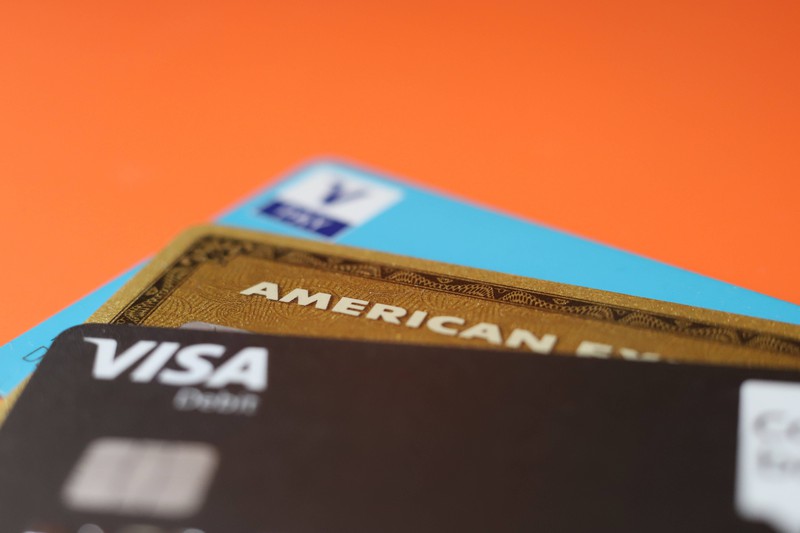 In vielen Ländern kann man bargeldlos und mit Kreditkarte bezahlen