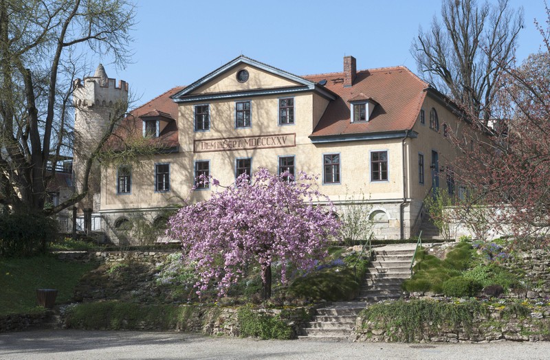 Die Friedrich-Schiller-Universität in Jena hat einen botanischen Garten.