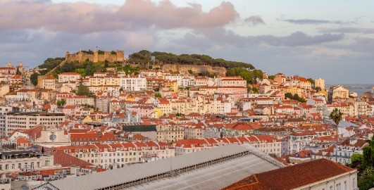 Die portugiesische Hauptstadt Lissabon ist eine beliebte Stadt ein Europa.