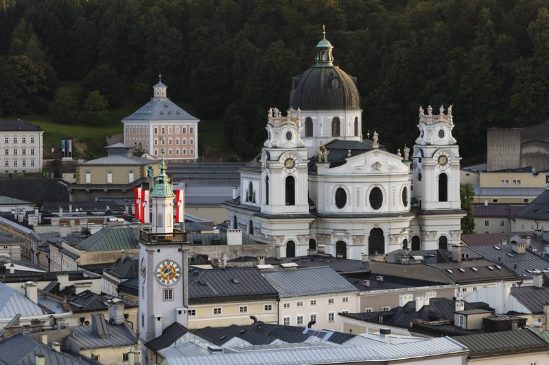 Zu sehen ist die Stadt Salzburg in Österreich.