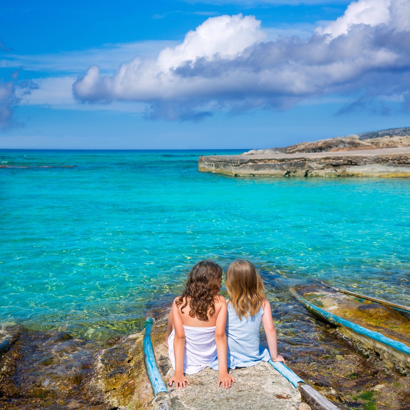 Formentera ist eine spanische Insel mit glasklarem Wasser