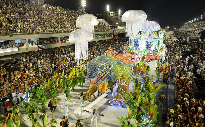 Es ist die wohl größte Party der Welt – und die Bilder des Karnevals in Rio de Janeiro dürfte jeder kennen.