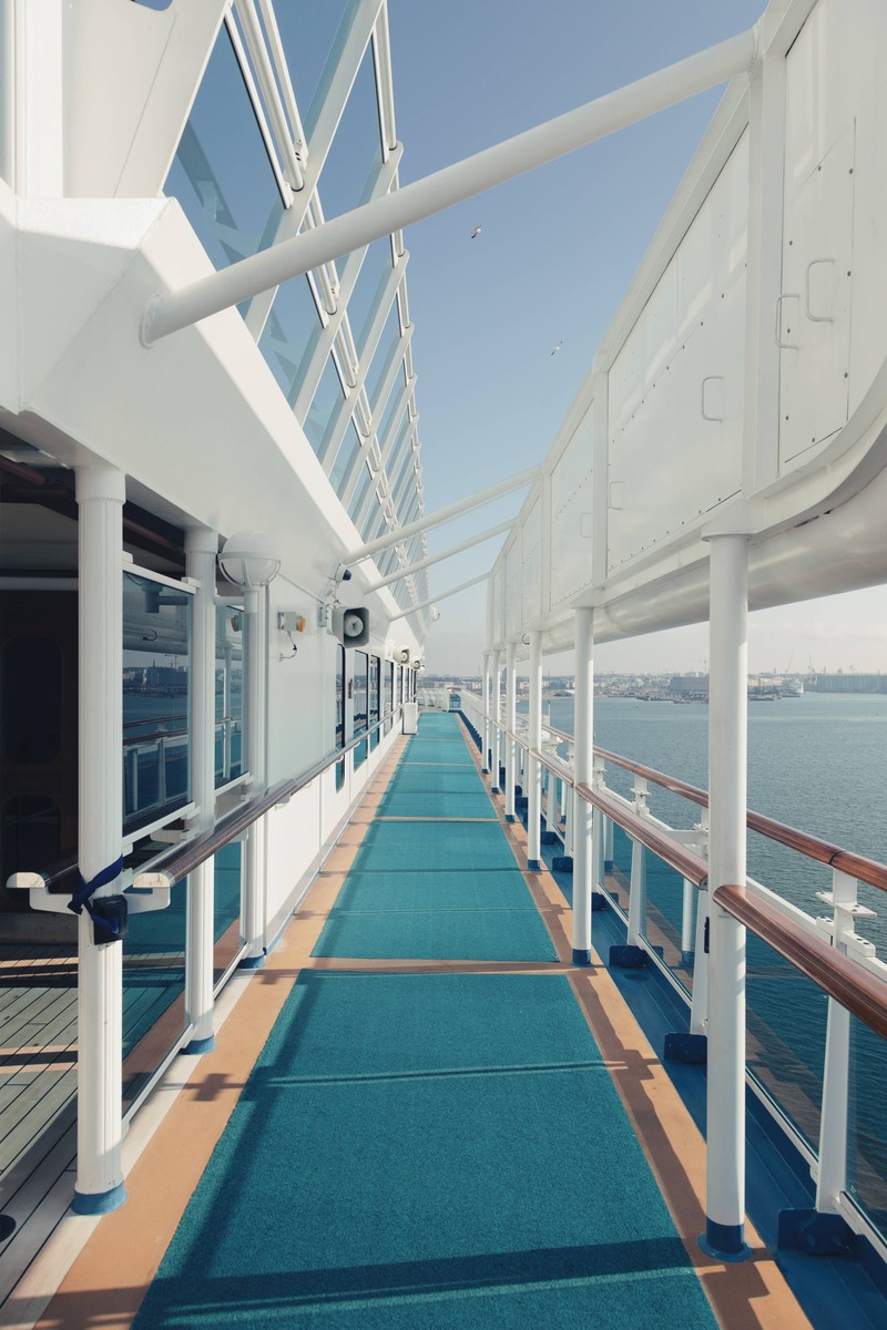 Auf Kreuzfahrtschiffen gibt es sogar Gefängniszellen.