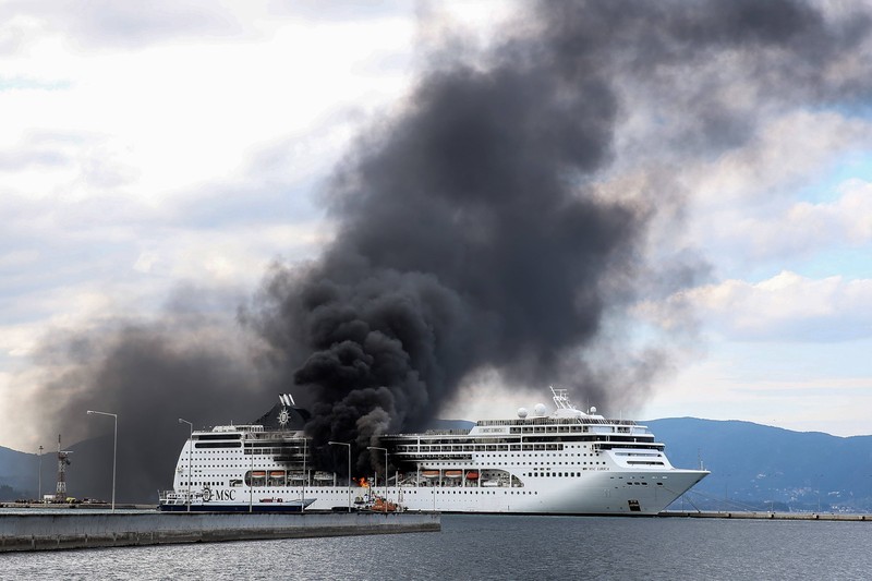 Leider kommt es auf Kreuzfahrtschiffen auch zu Explosionen, die Feuer verursachen.