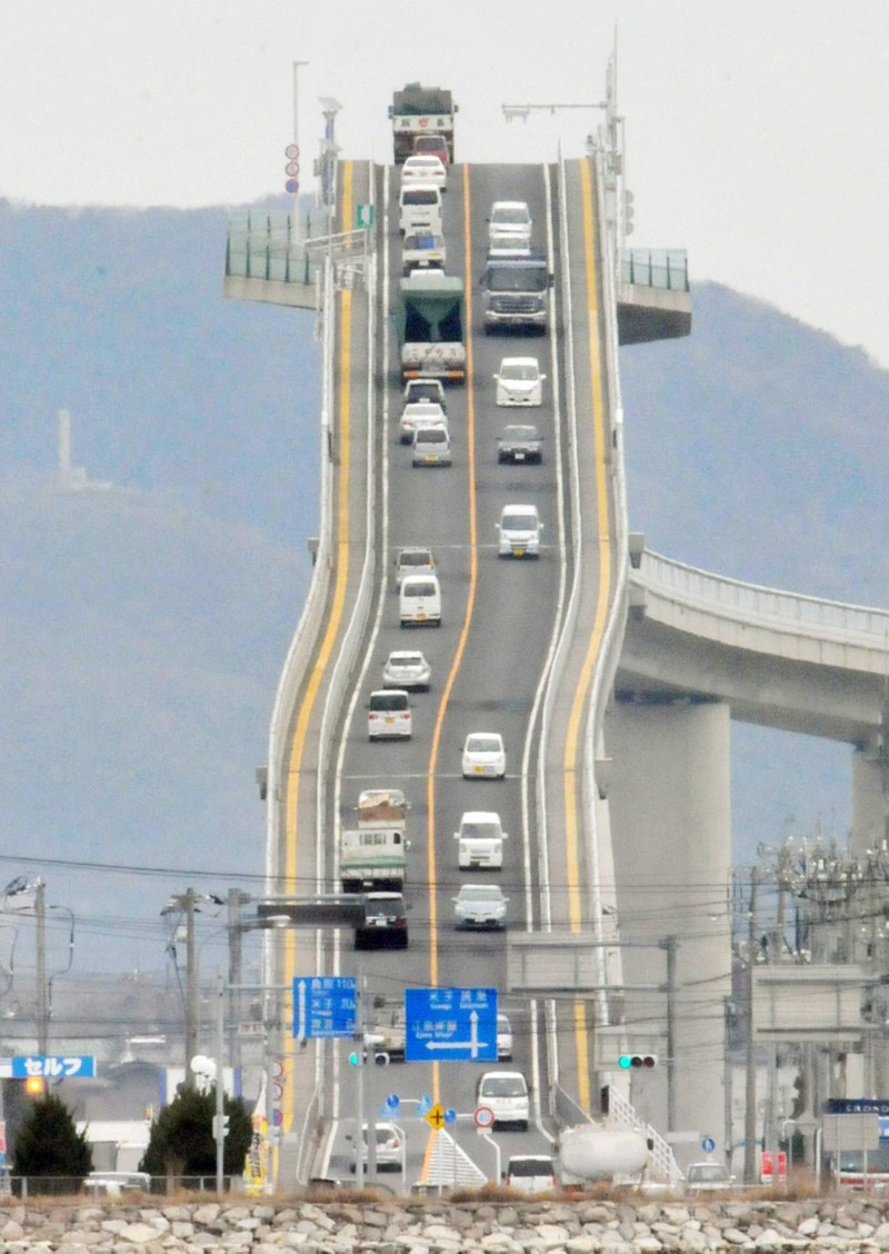Die Eshima-Ohashi-Brücke ist die steilste Brücke der Welt