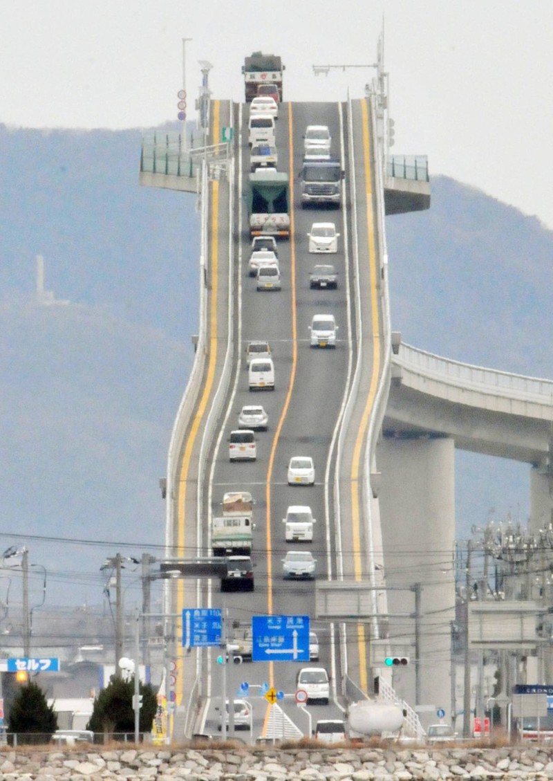 Die Eshima-Ohashi-Brücke ist die steilste Brücke der Welt