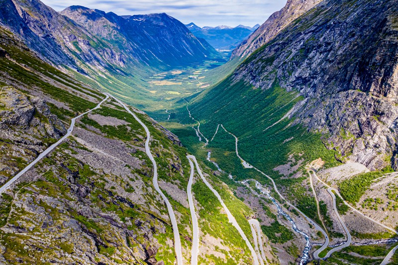 Die Trollstigen in Norwegen ist eine für Touristen sehr beliebte Straße