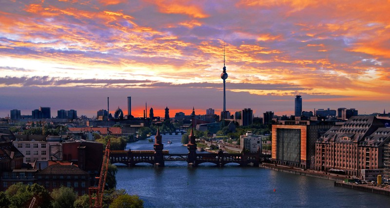 Berlin ist eine beliebte Großstadt in Deutschland.