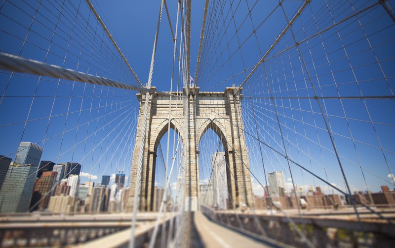 Die Brooklyn Bridge ist eins der bekanntesten Sehenswürdigkeiten in New York.