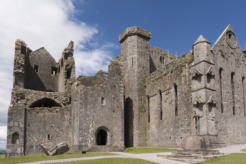 Das berühmte Rock of Cashel sollte in Irland unbedingt bereist werden.