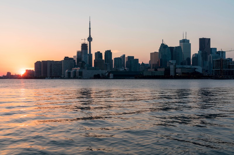 Das pulsierende Leben herrscht in Toronto, Kanada. Hier gibt es atemberaubende Hochhäuser