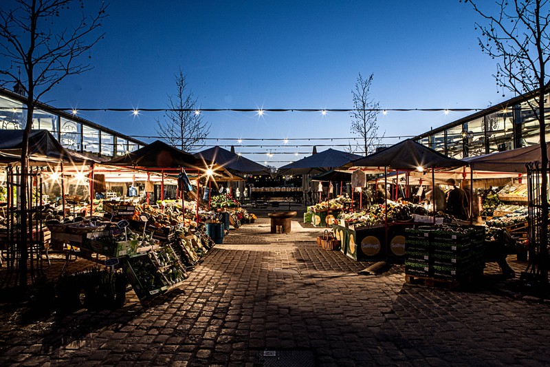 Torvehallerne ist ein Markt in Kopenhagen, der eine Fülle von Leckereien bietet