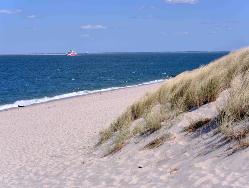 Strandabschnitt Buhne 16 auf Sylt ist einer der beliebtesten Nacktbadestrände in Deutschland.