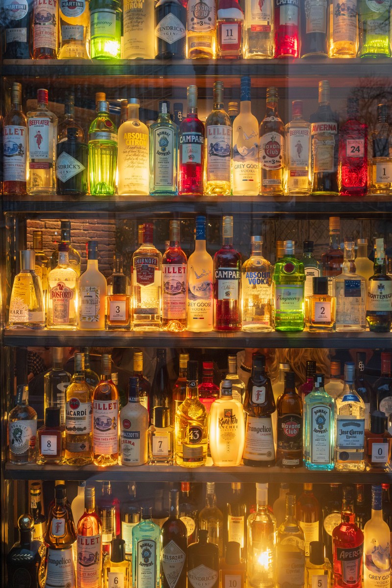 Das Bedienen an der Bordbar für den Eigenkonsum ist streng verboten.
