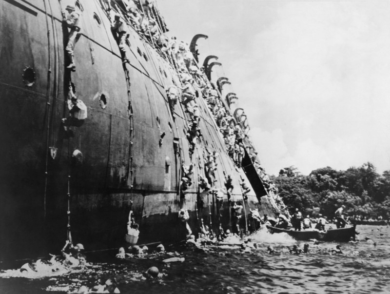 Am 26. Oktober 1942 lief die SS President Coolidge auf zwei von den Alliierten gelegte Minen vor der Küste von Espiritu Santo in Vanuatu auf und sank.