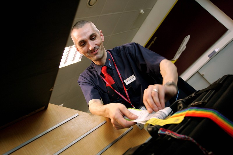Alte Gepäckanhänger können Fehlerquellen sein.
