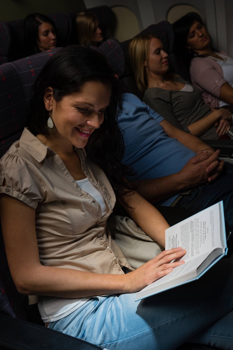 Airlines Passagier*innen können die Beförderung verweigern, wenn Kleidung aus ihrer Sicht nicht passt.