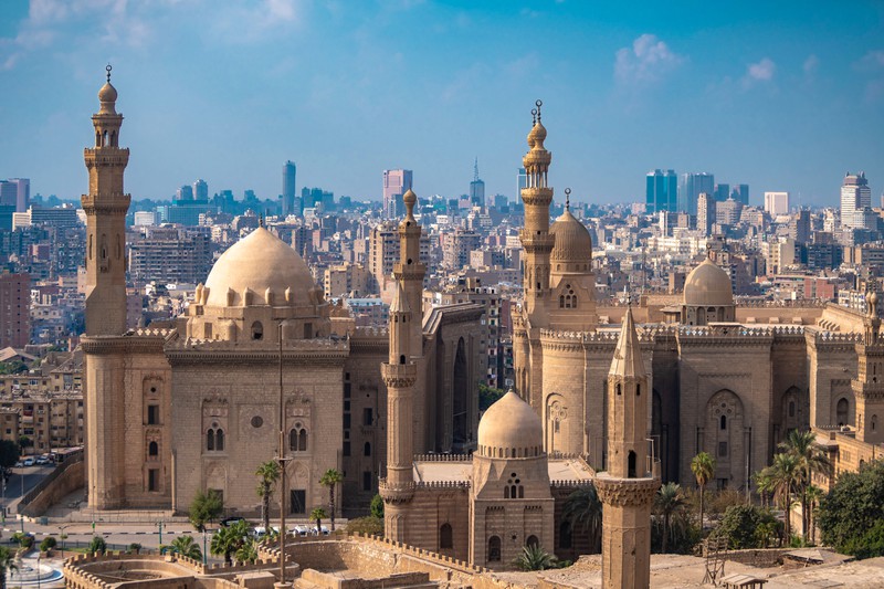 Kairo ist eine große Stadt.