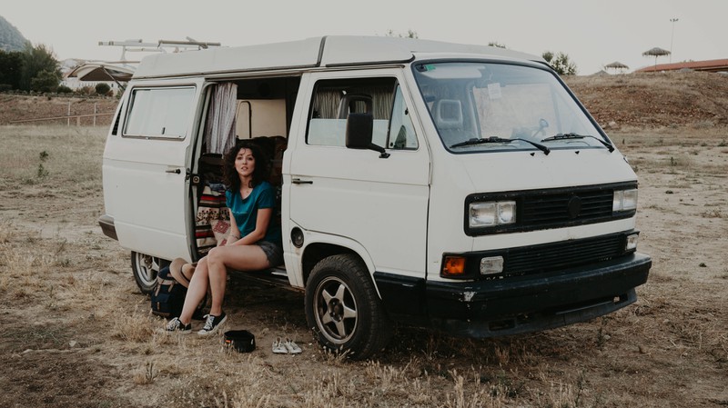 Viele Urlauber setzen sich in ihren Van, um damit von Ort zu Ort zu reisen. Ein echter Trend
