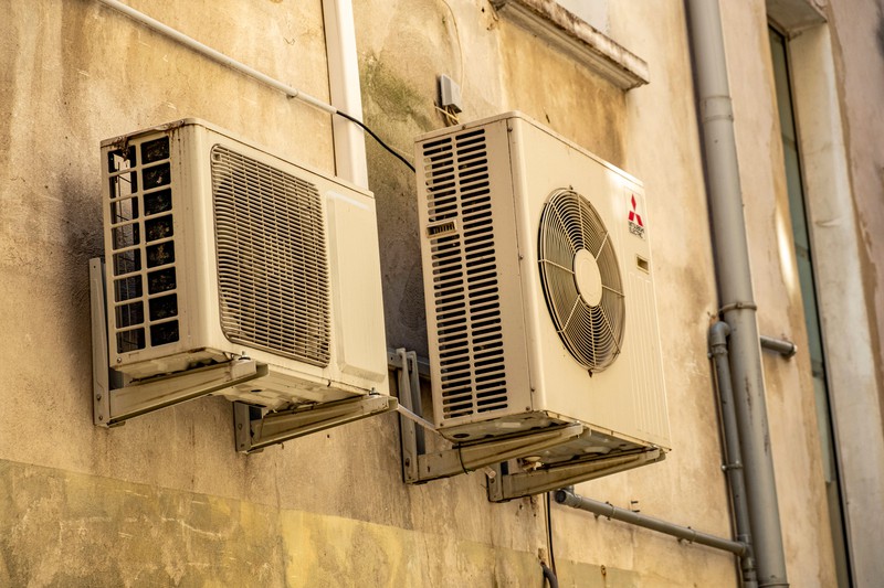 Klimaanlagen sorgen zwar für den passenden Komfort, aber können echte Stromfresser sein.