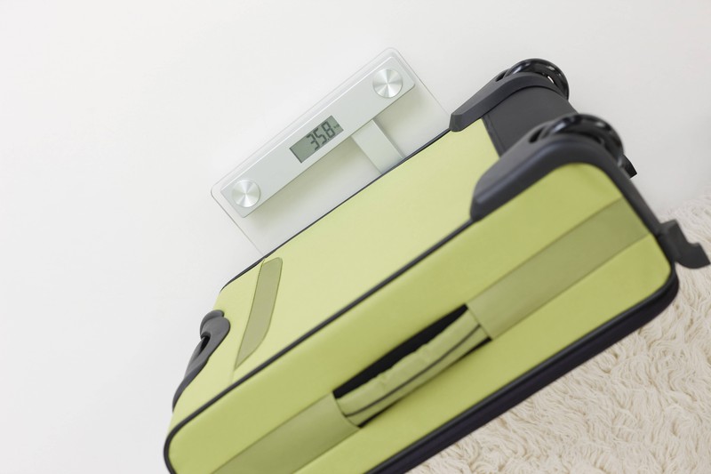 Man sollte nicht zu viele Sachen im Gepäck haben, ansonsten zahlt man bei der Fluggesellschaft noch drauf