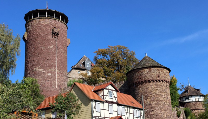 Es gibt viele schöne Burgen in Deutschland
