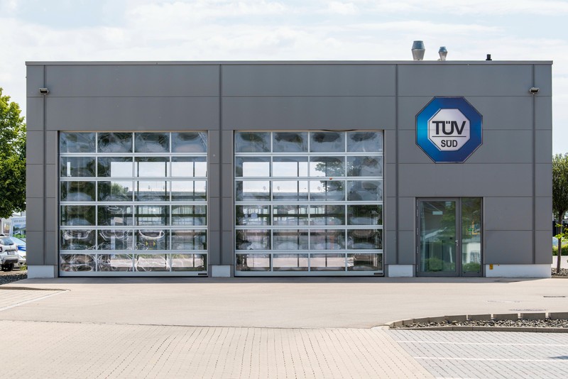 Wenn der TÜV abgelaufen ist, sollte man mit dem Auto auch nicht verreisen.